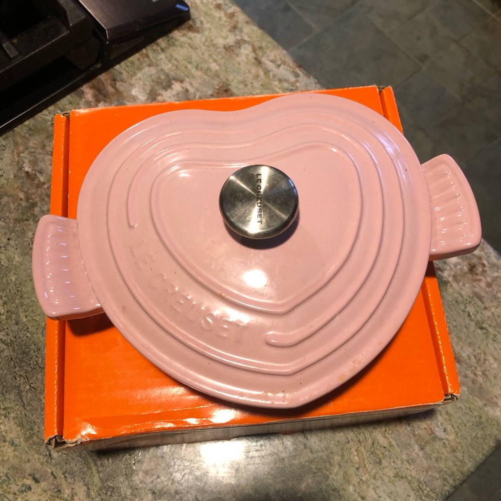 Le Creuset 1 1/8 QT. Heart Casserole Dish with Lid in Hibiscus Pink